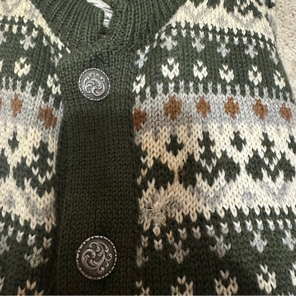 🎀BOGO 50% off 🎀 Patterned Green and White Cardigan - Picture 10 of 10